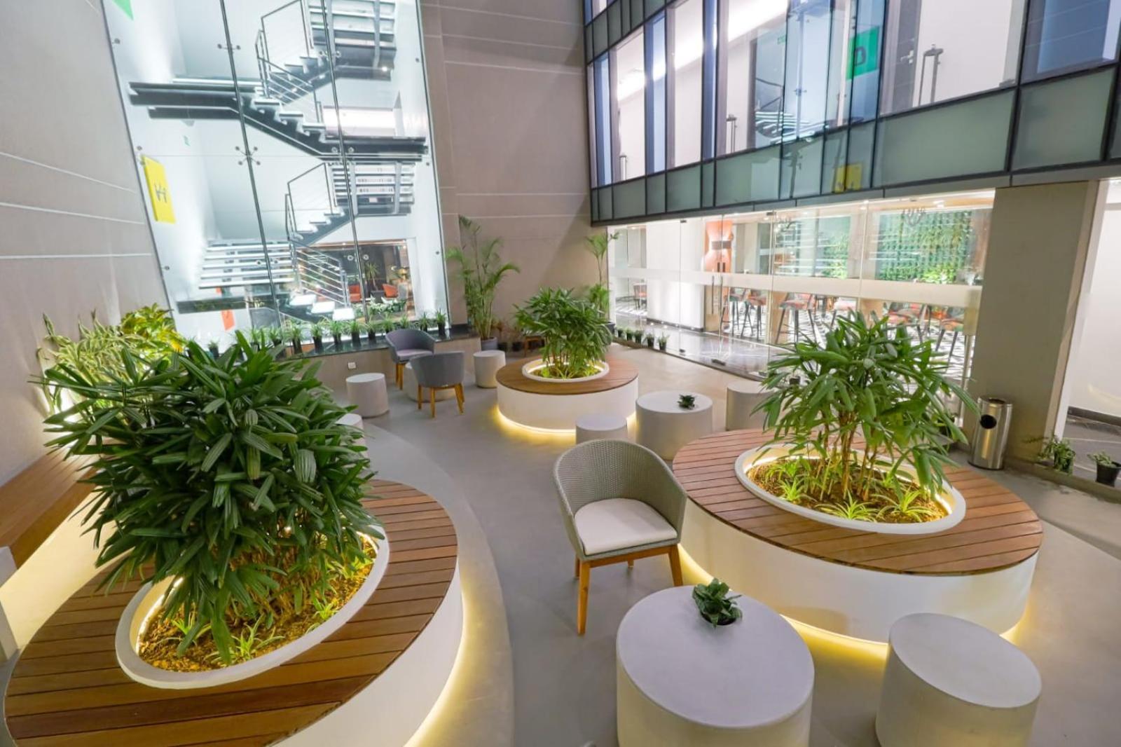 Air By Ahuja Residences 4*